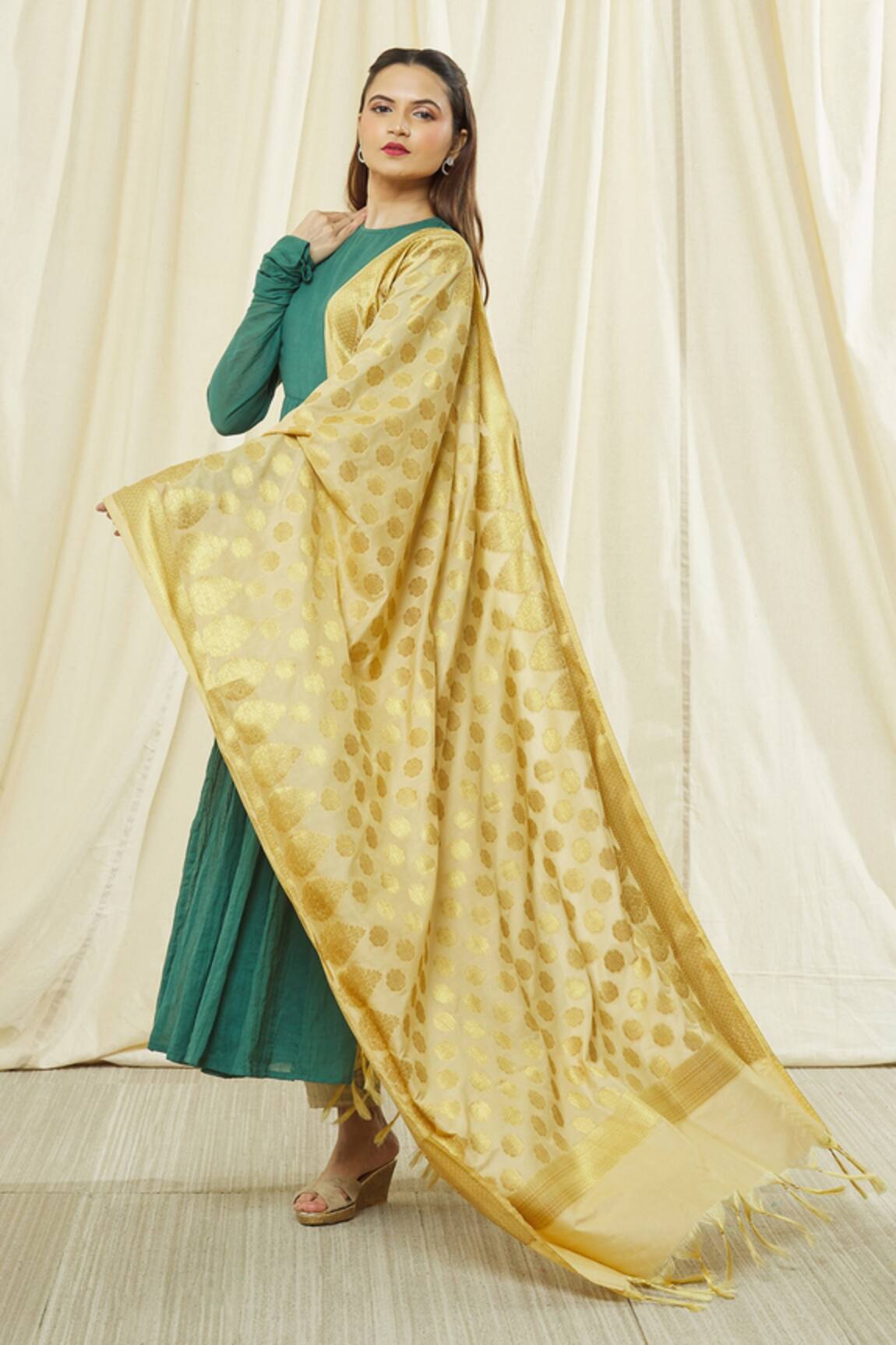 Khwaab by Sanjana Lakhani Floral Circular Pattern Dupatta 