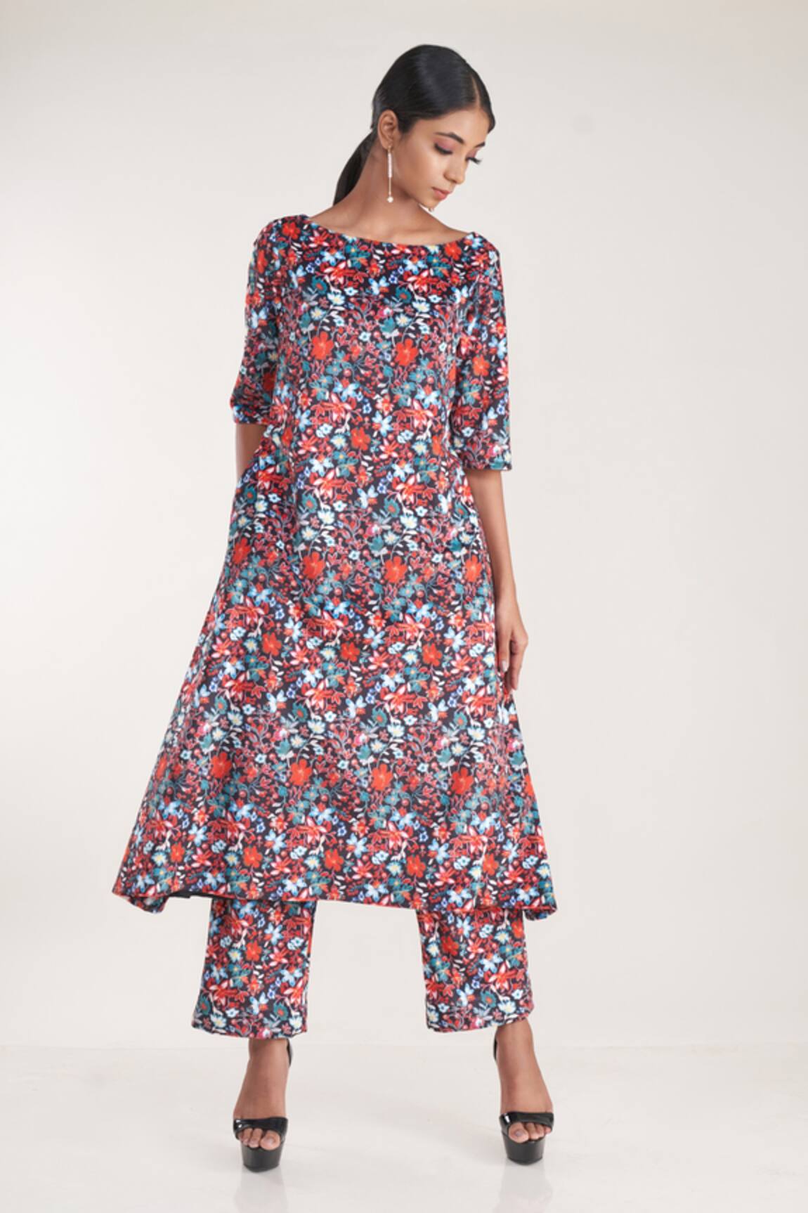 Pooja Bagaria Pocket Detail Kurta & Pant Set 