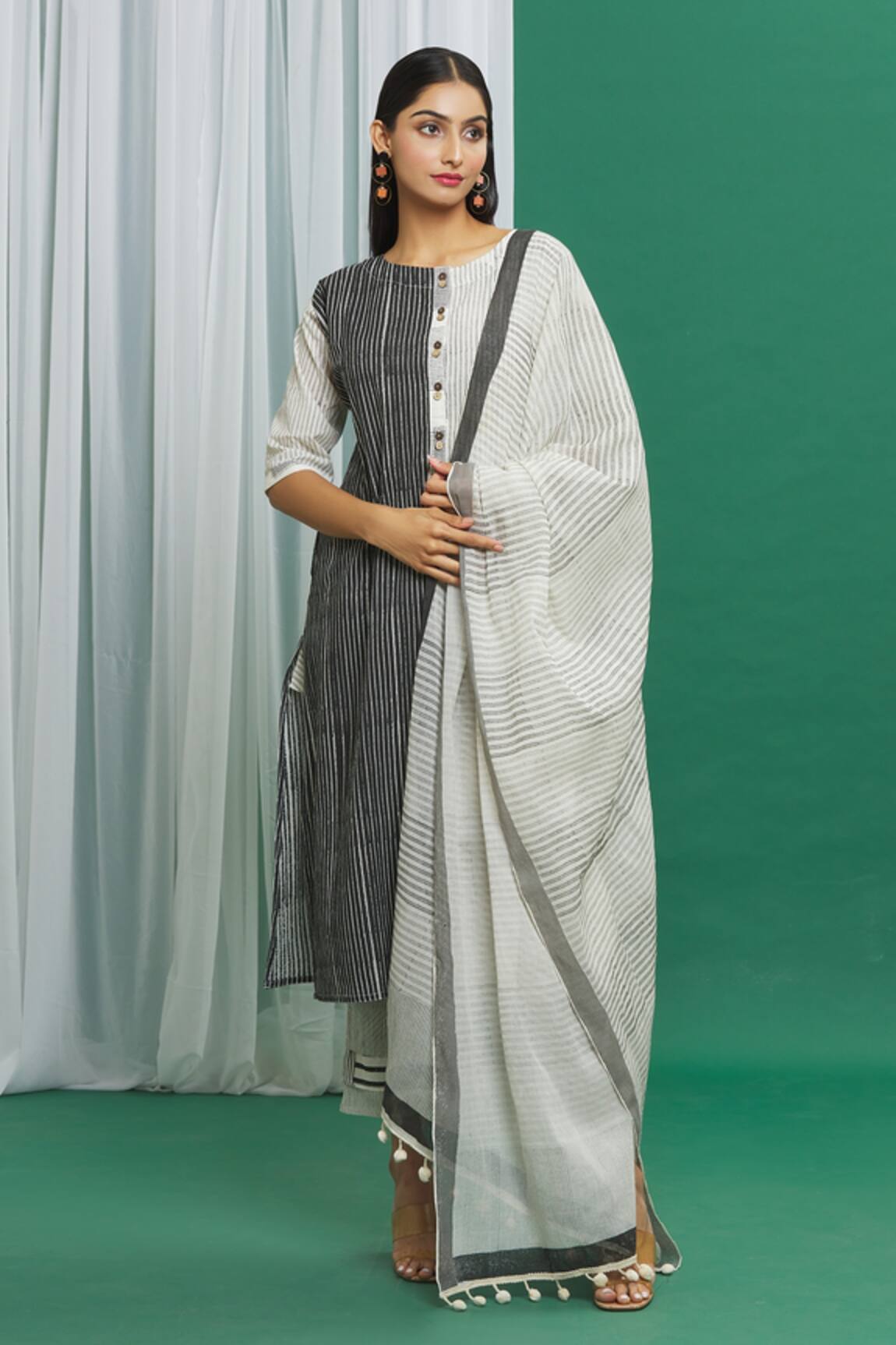 Banana Labs Round Neck Printed Kurta Set 