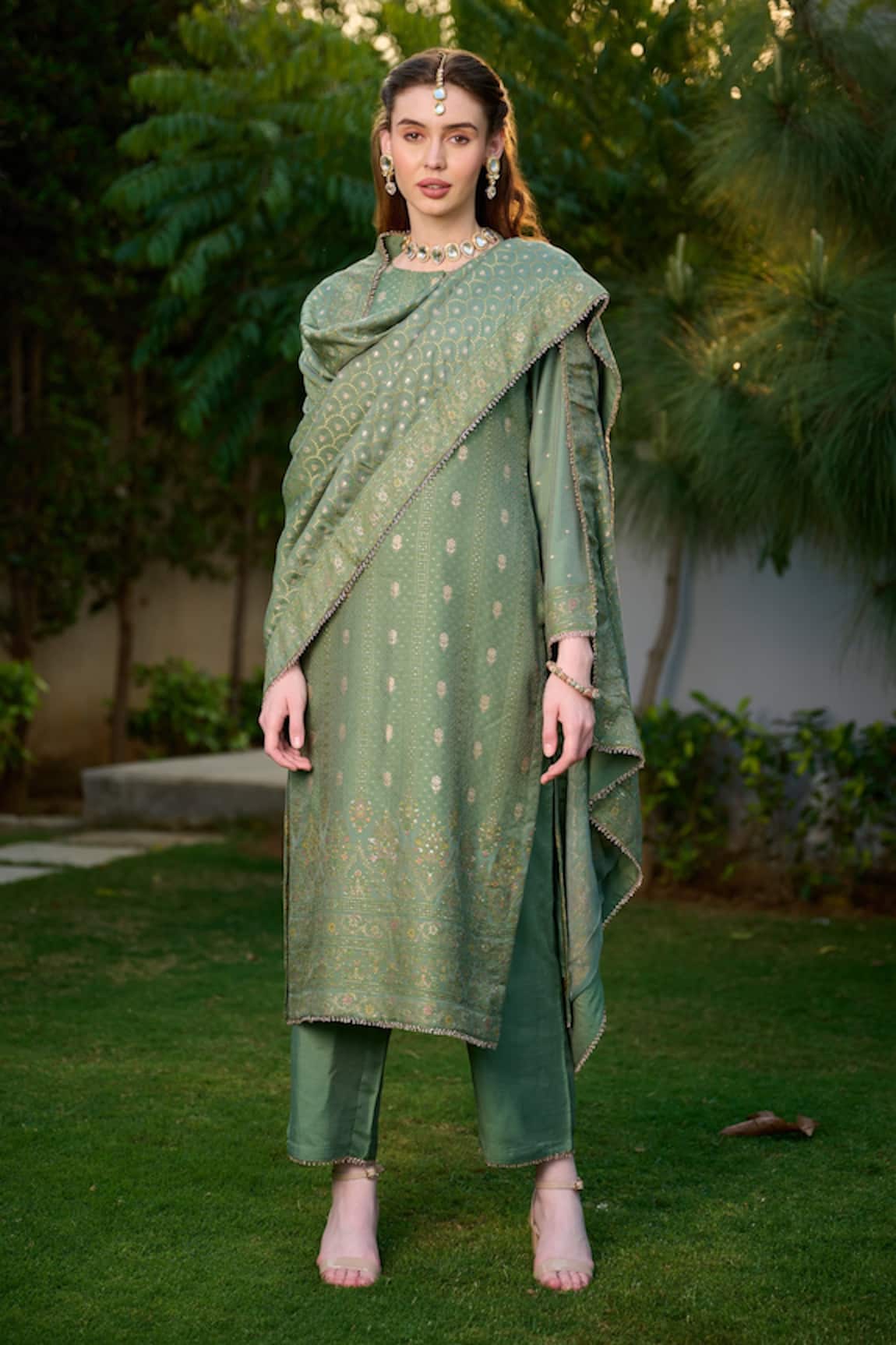 Safaa Ameera Floral Stripe Pattern Woven Kurta Set 