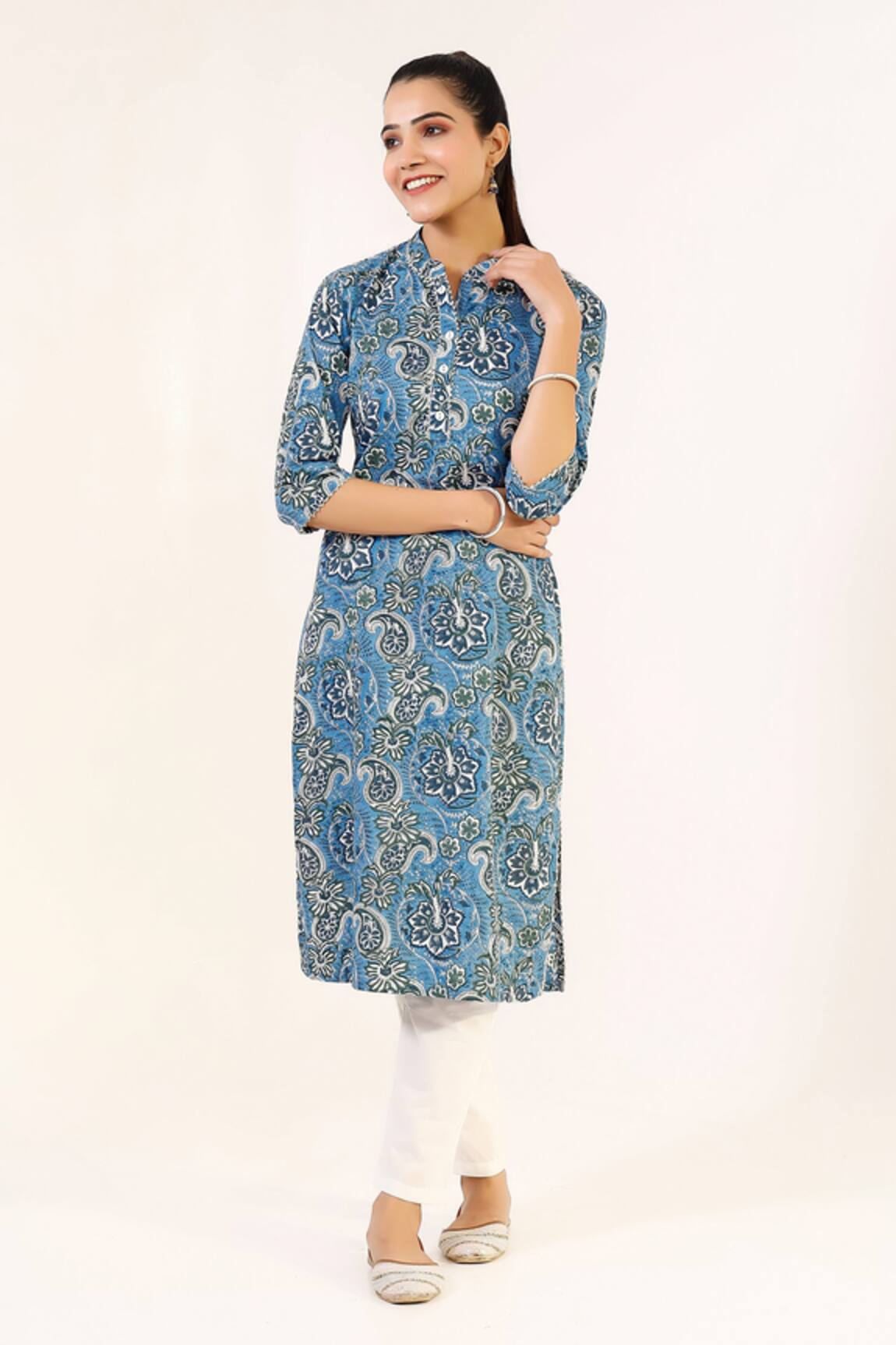 Pheeta Paisley Print Kurta & White Pant Set