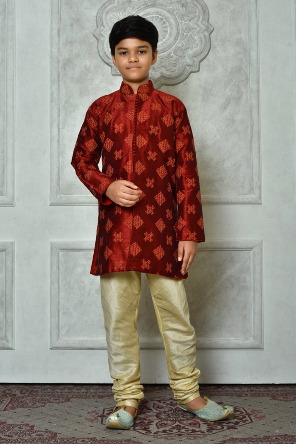 Petite Pomme Floret Embroidered Full Sleeve Kurta