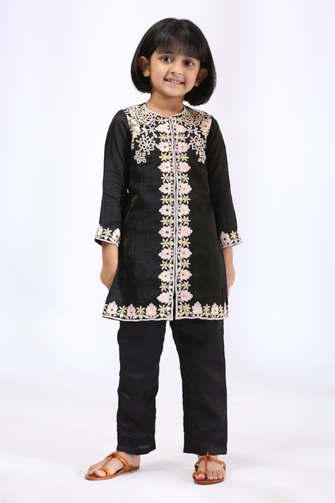 Neha Gursahani Threadwork Embroidered Kurta And Pant Set