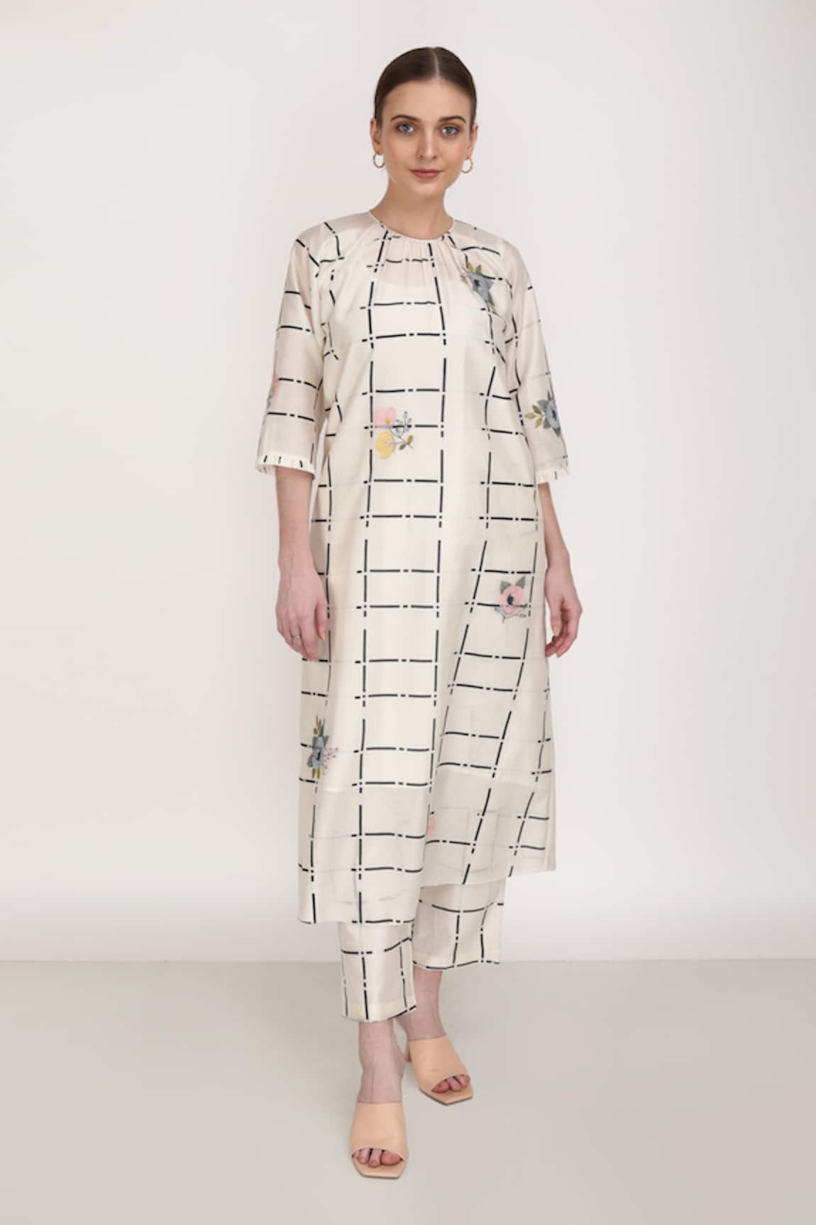 Arcvsh By Pallavi Singh Geometric & Floral Bloom Print Kurta With Pant