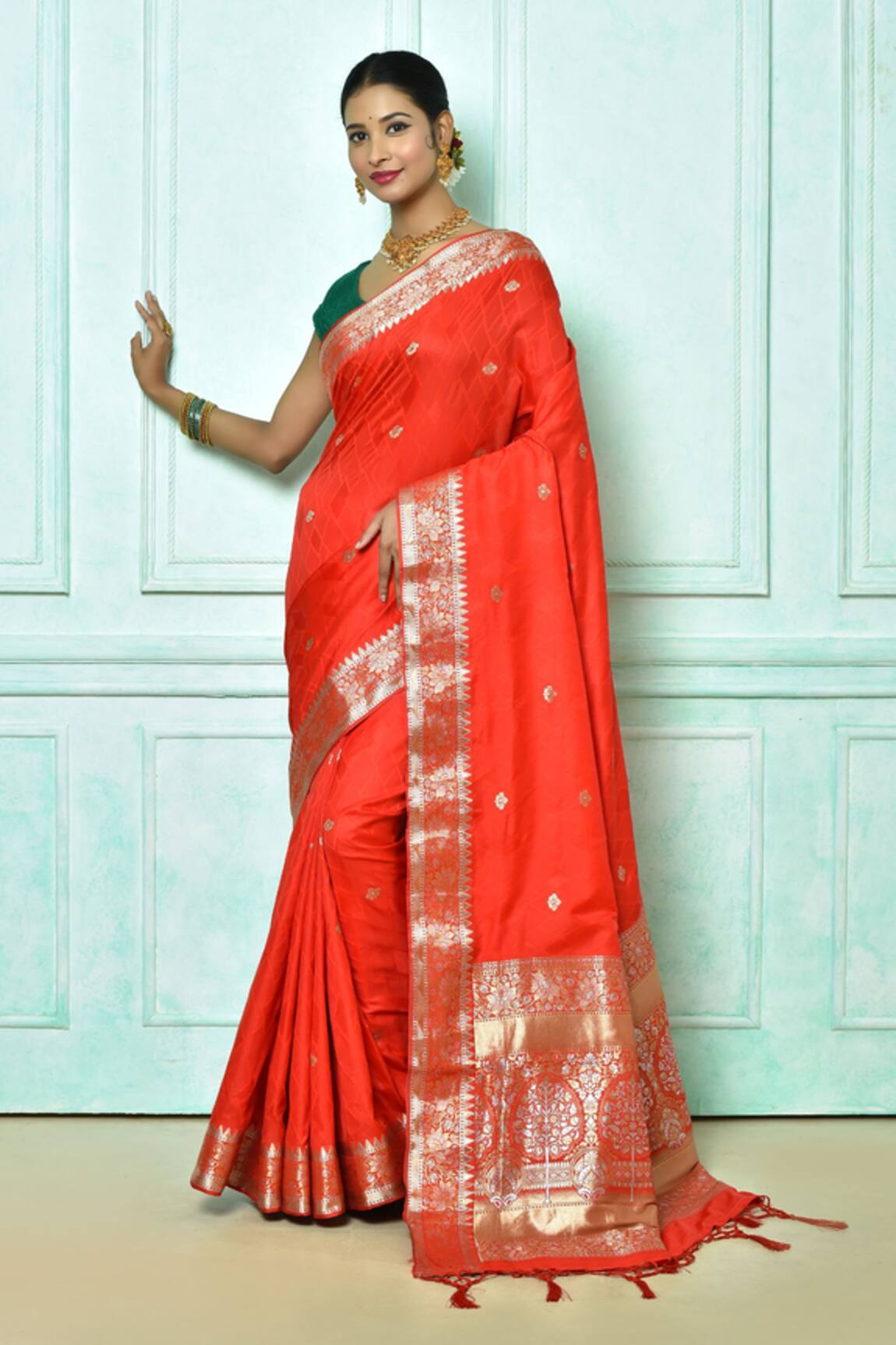 Nazaakat by Samara Singh Floral Pattern Saree