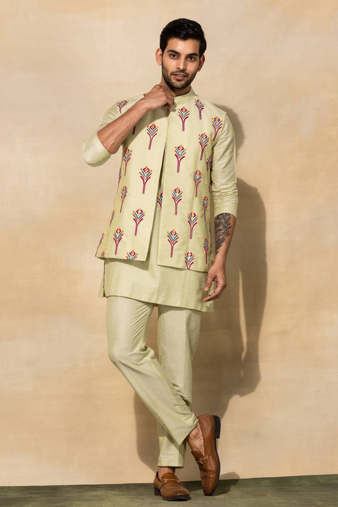 Diyarajvvir Peacock Feather Embroidered Bundi Set