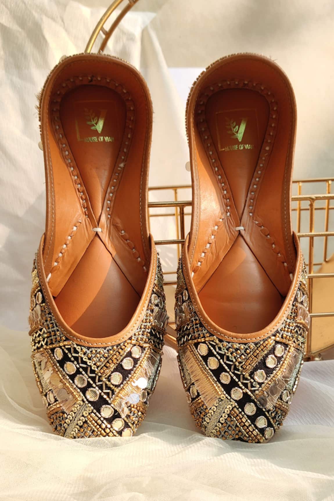 House Of Vian Nazm Embroidered Juttis