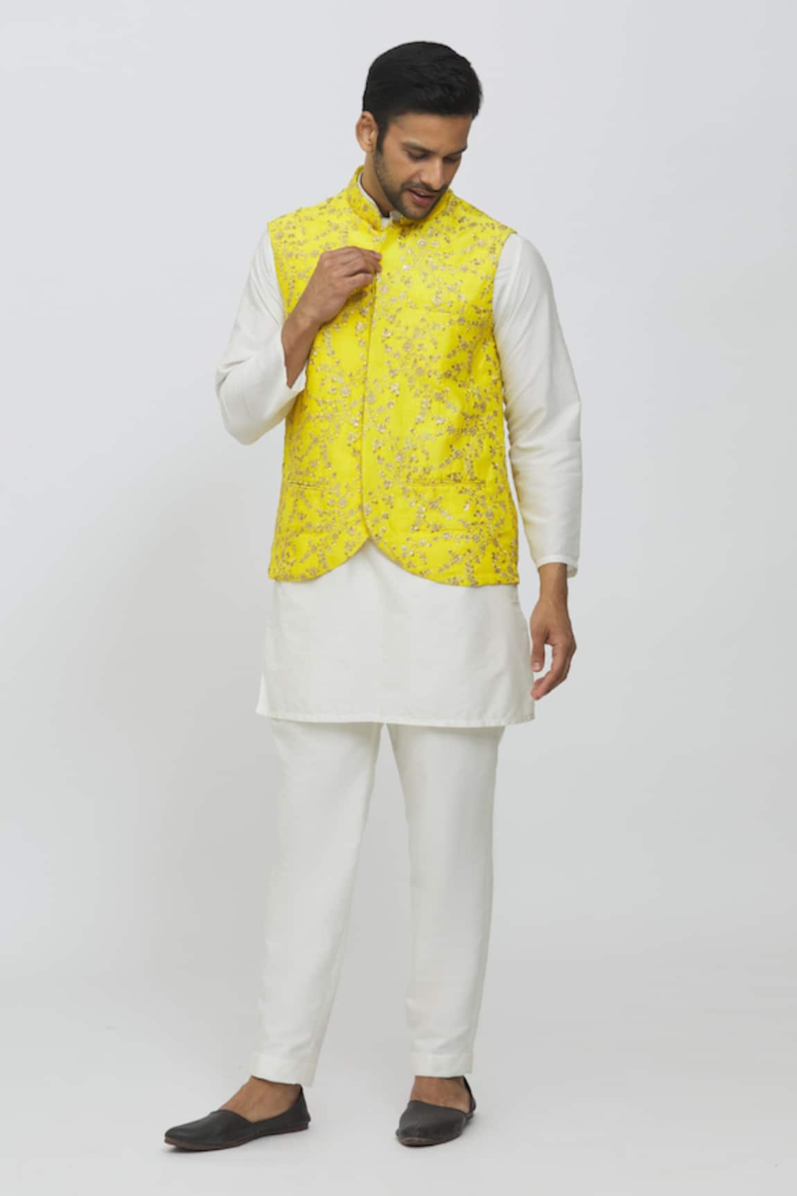 Priti Sahni Embroidered Bundi Jacket With Ivory Kurta Set