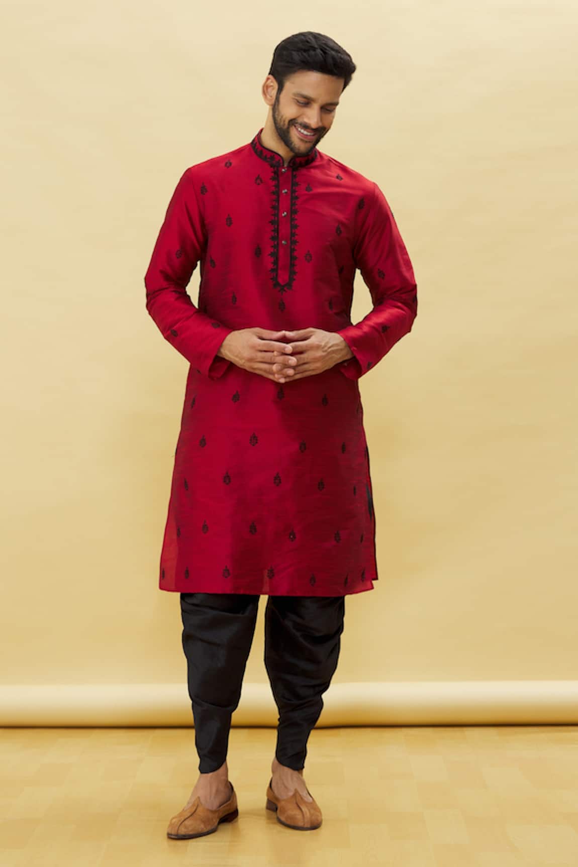 Samyukta Singhania Leaf Thread Work Kurta Set 