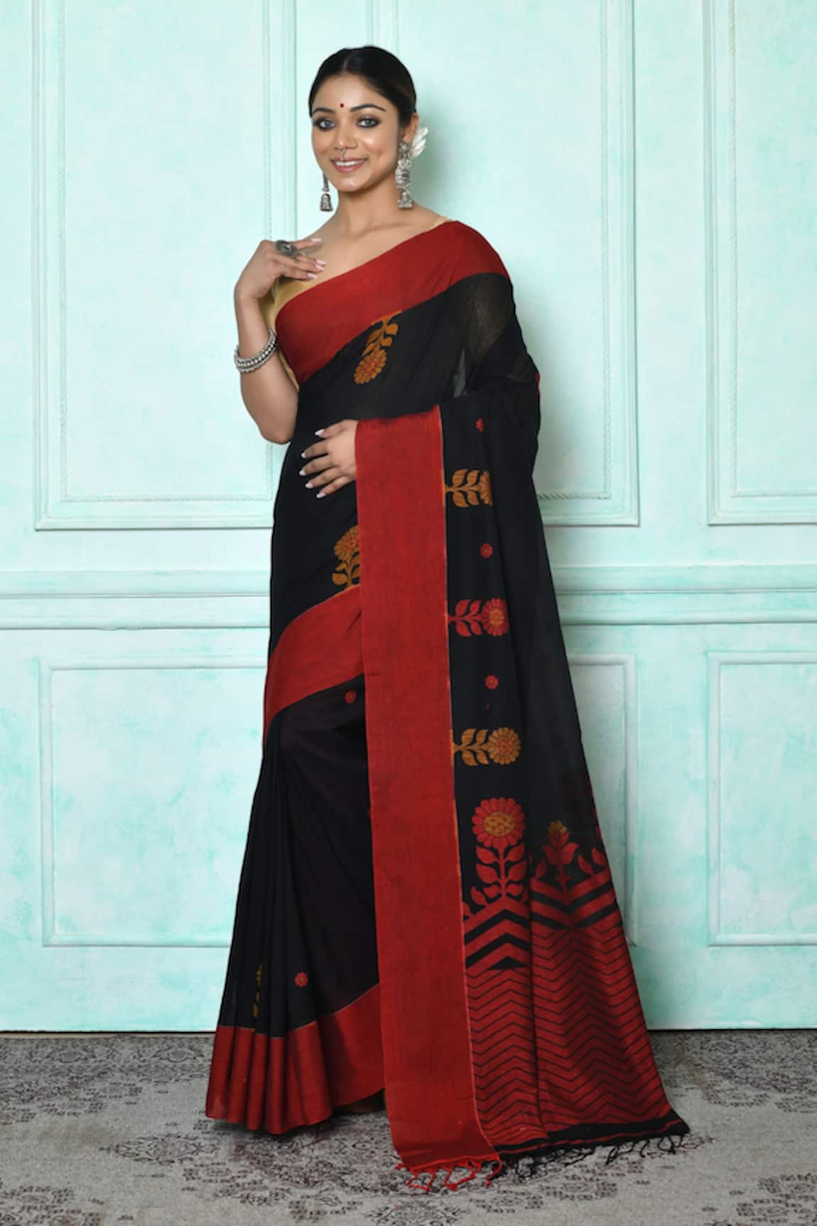 Samyukta Singhania Cotton Chevron & Floral Pattern Saree