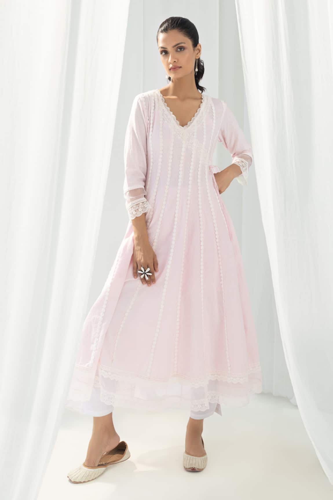 Roze Aria Lace Embellished Panelled Kurta