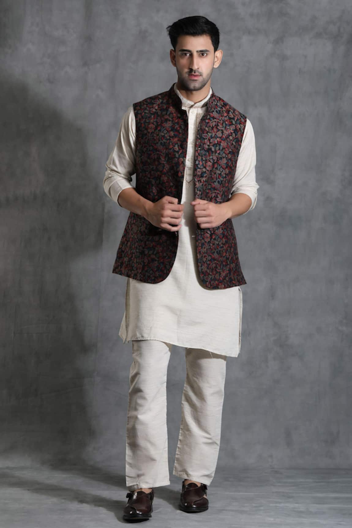 Dusala Embroidered Floral Bundi