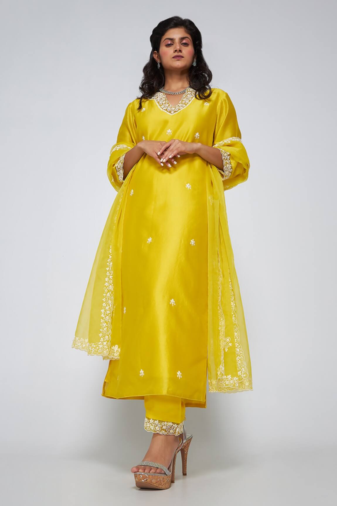 Asaga Iris Floral Embroidered Kurta Set 