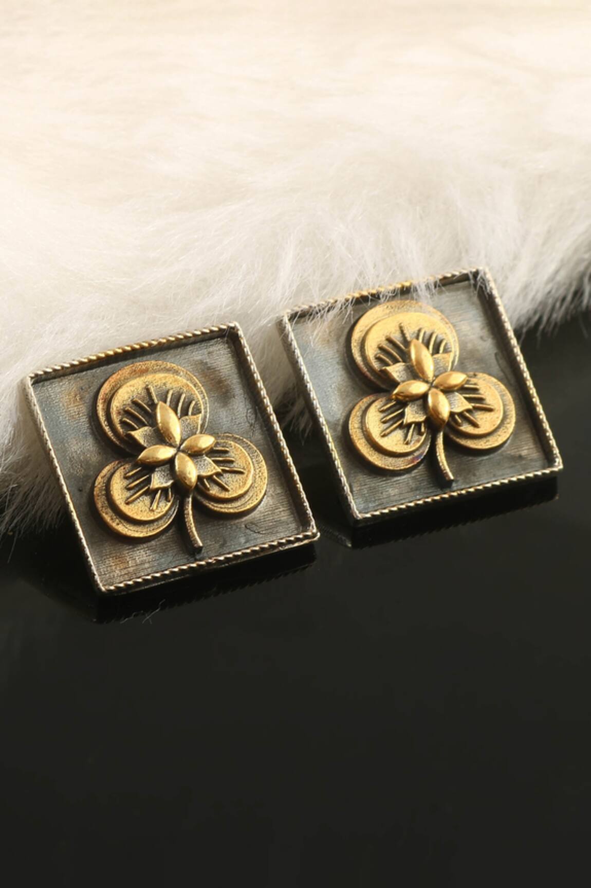 Palace of Silver Floral Pattern Round Ear Studs