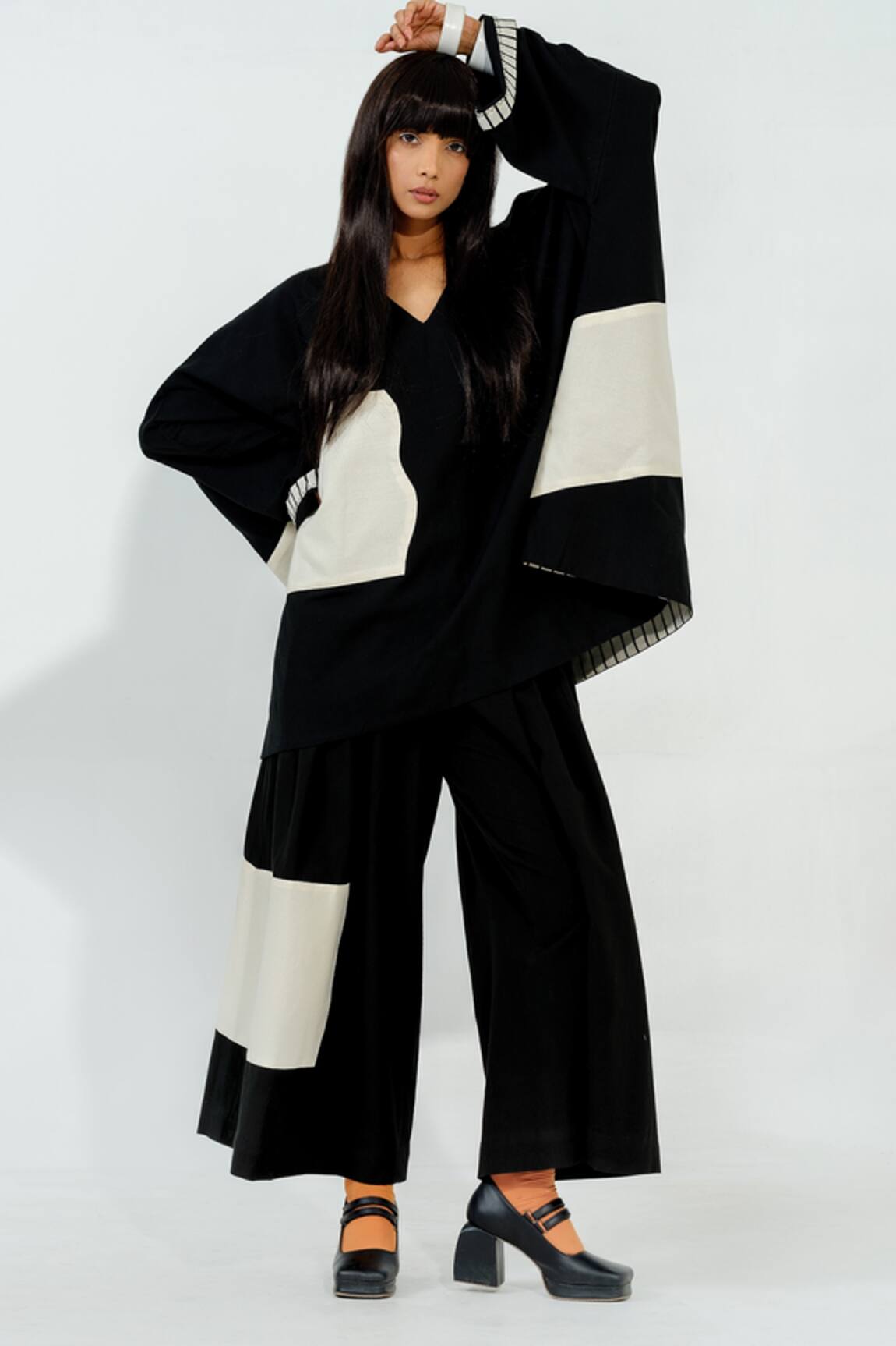 Stoique Manuka Placement Embroidered Pant 