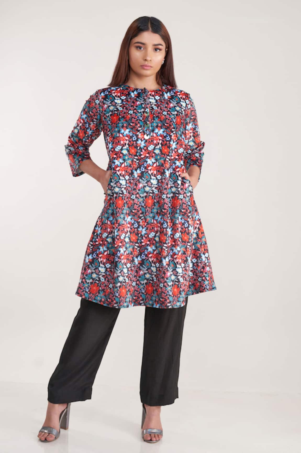 Pooja Bagaria Round Neck Floral Print Kurta & Pant Set
