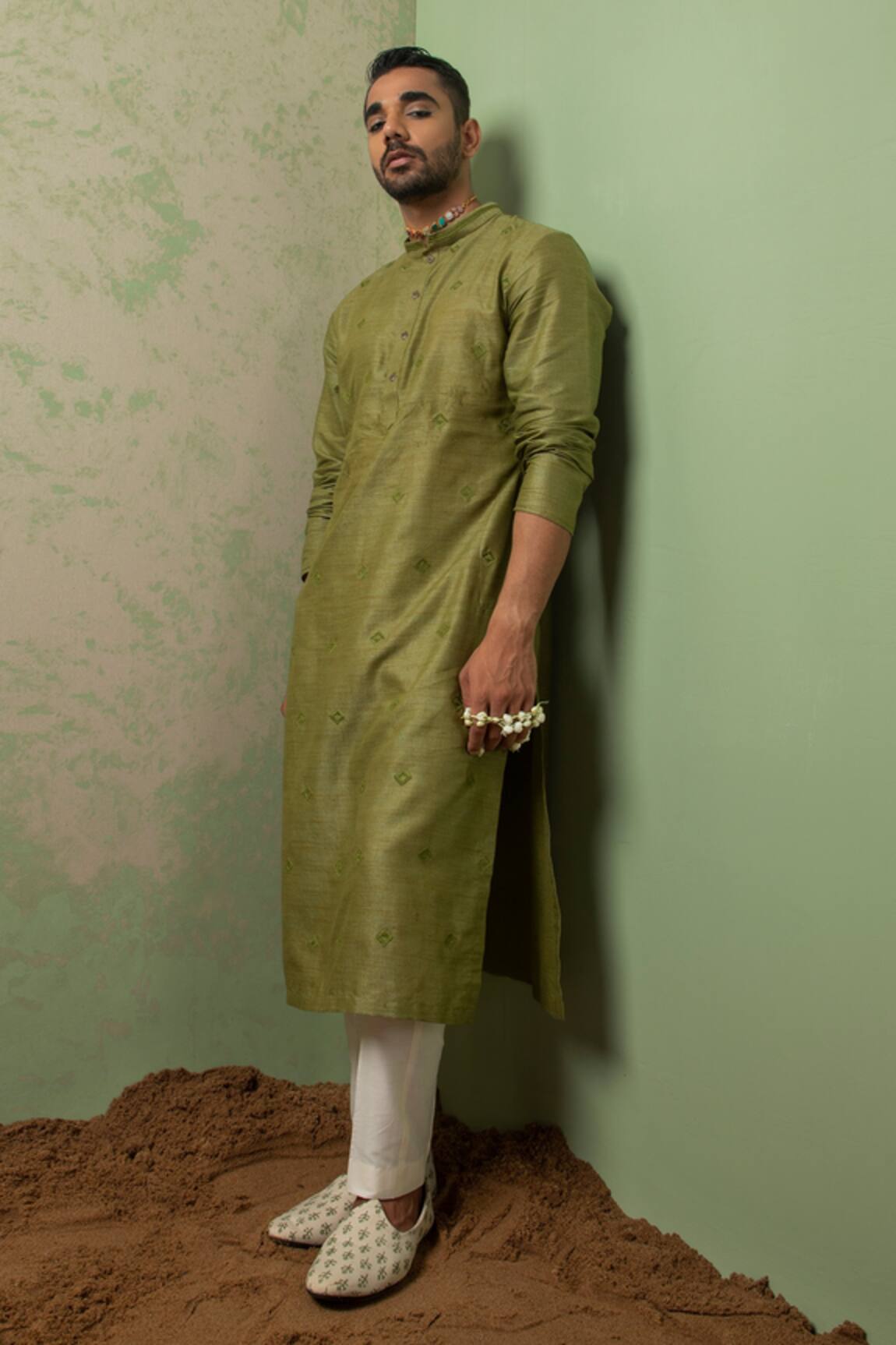 Ankita Shahabadi Airaavat Embroidered Kurta