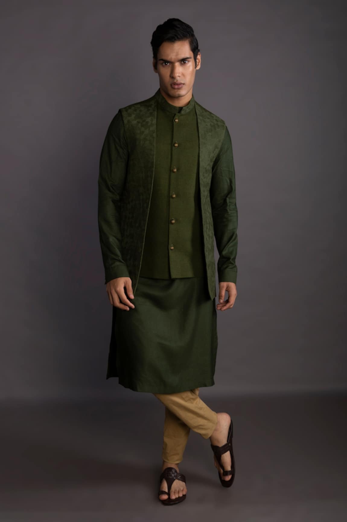 GRAM OF INK Double Flap Embroidered Bundi & Kurta Set