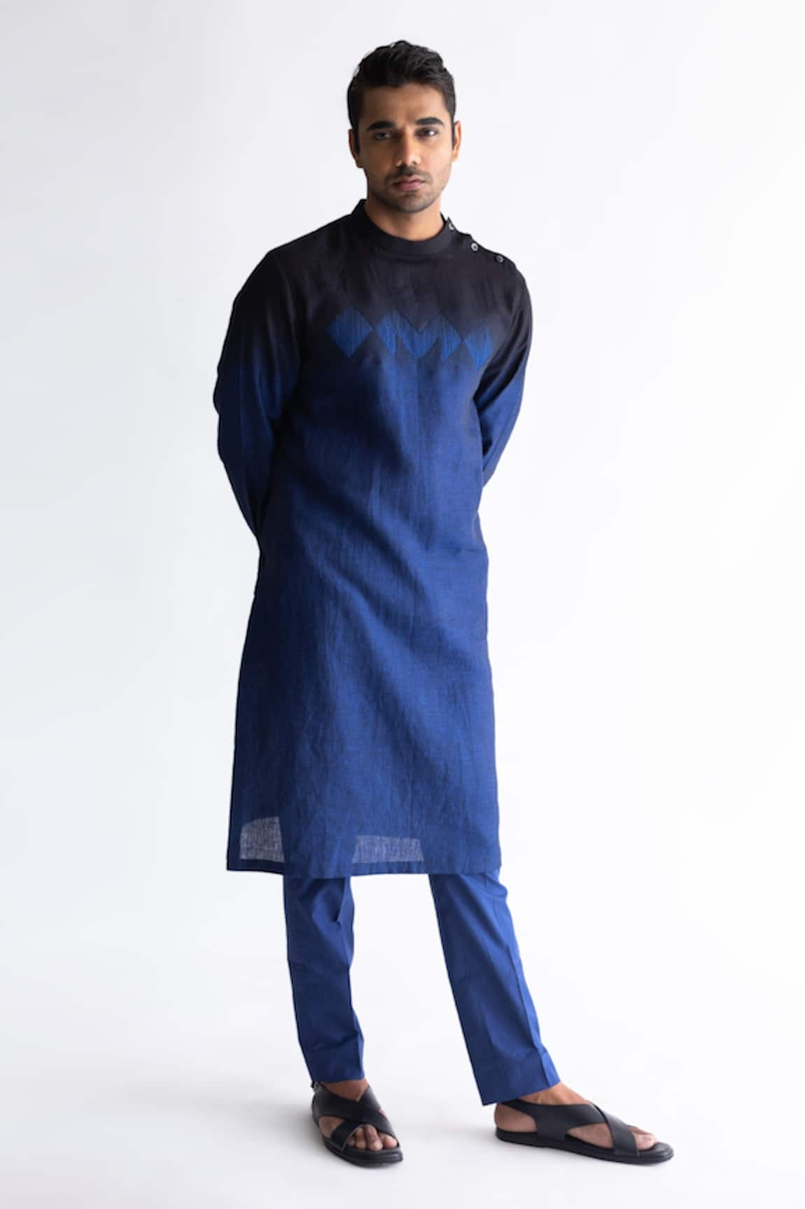 Kaha Beryl Geometric Pintuck Detail Kurta With Pant