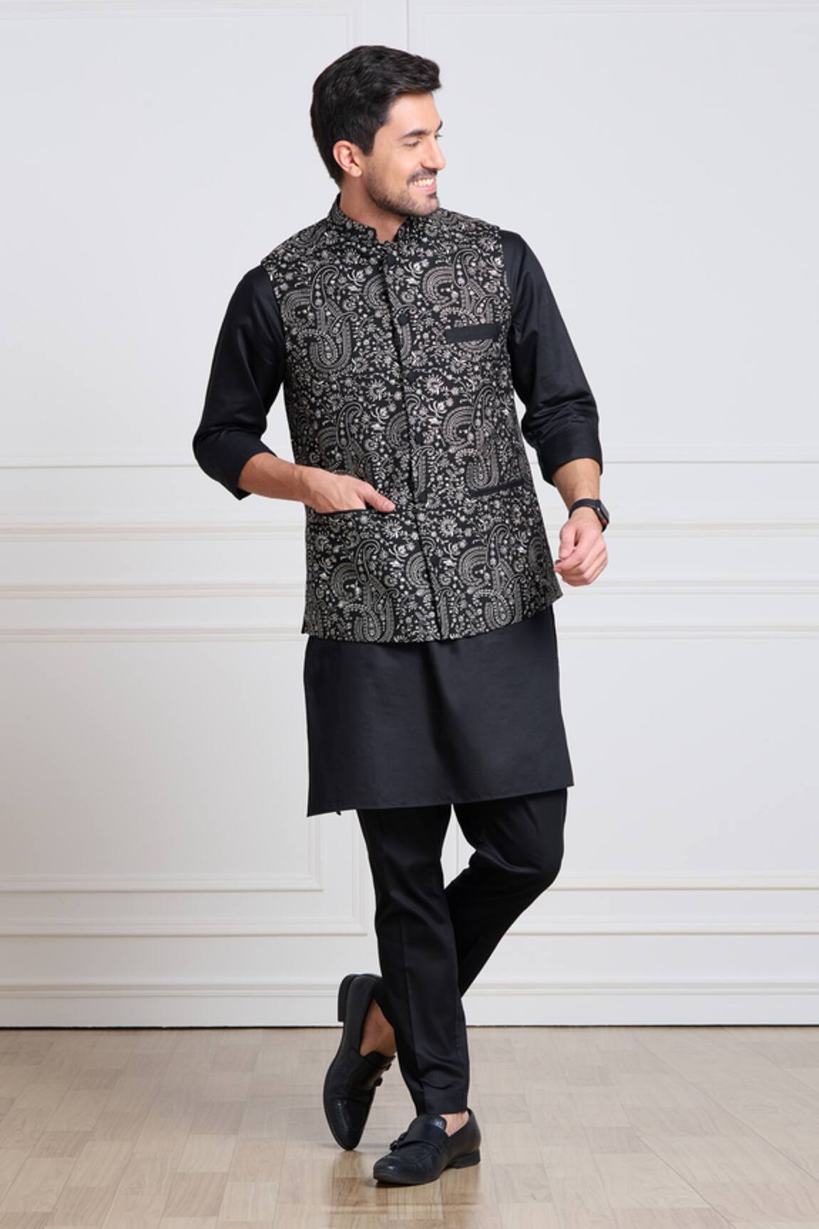 Taroob Black Embroidered Pashmina Bundi