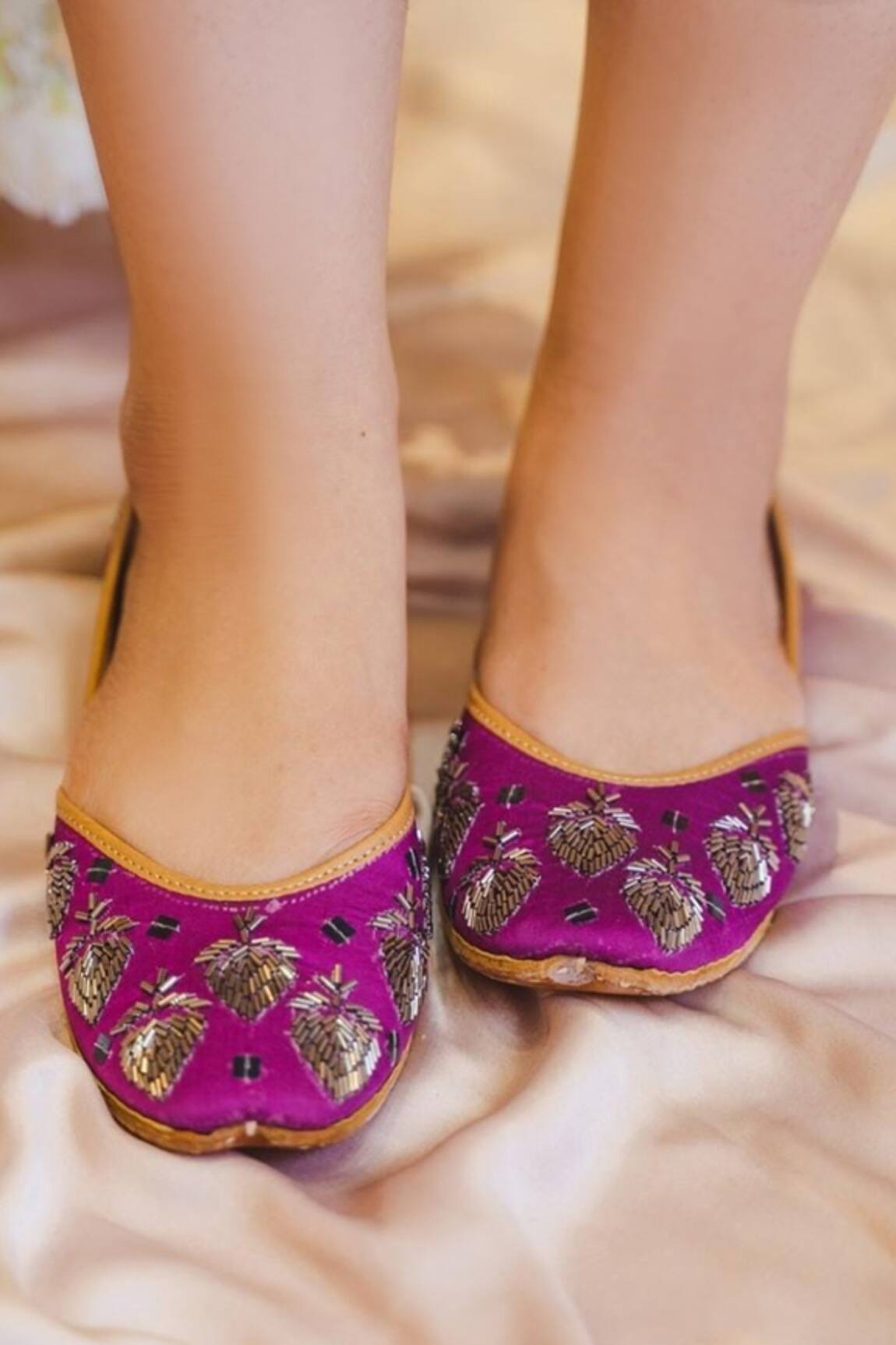 Cilwana Studio Cutdana Embroidered Juttis