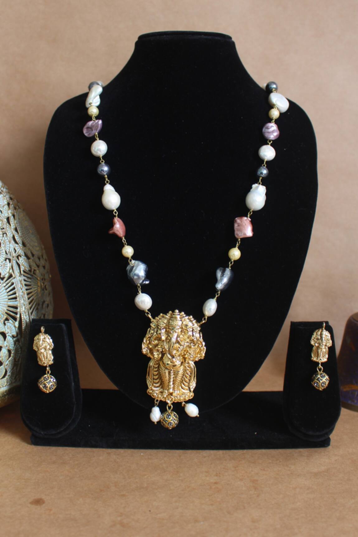 Nayaab By Sonia Jumana Shell Pearl Embellished Pendant Necklace 