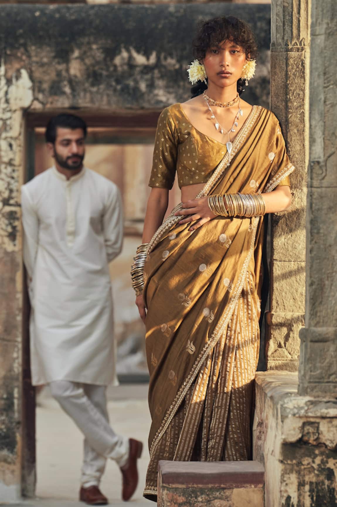 Taisha Floral & Striped woven Saree With Blouse 