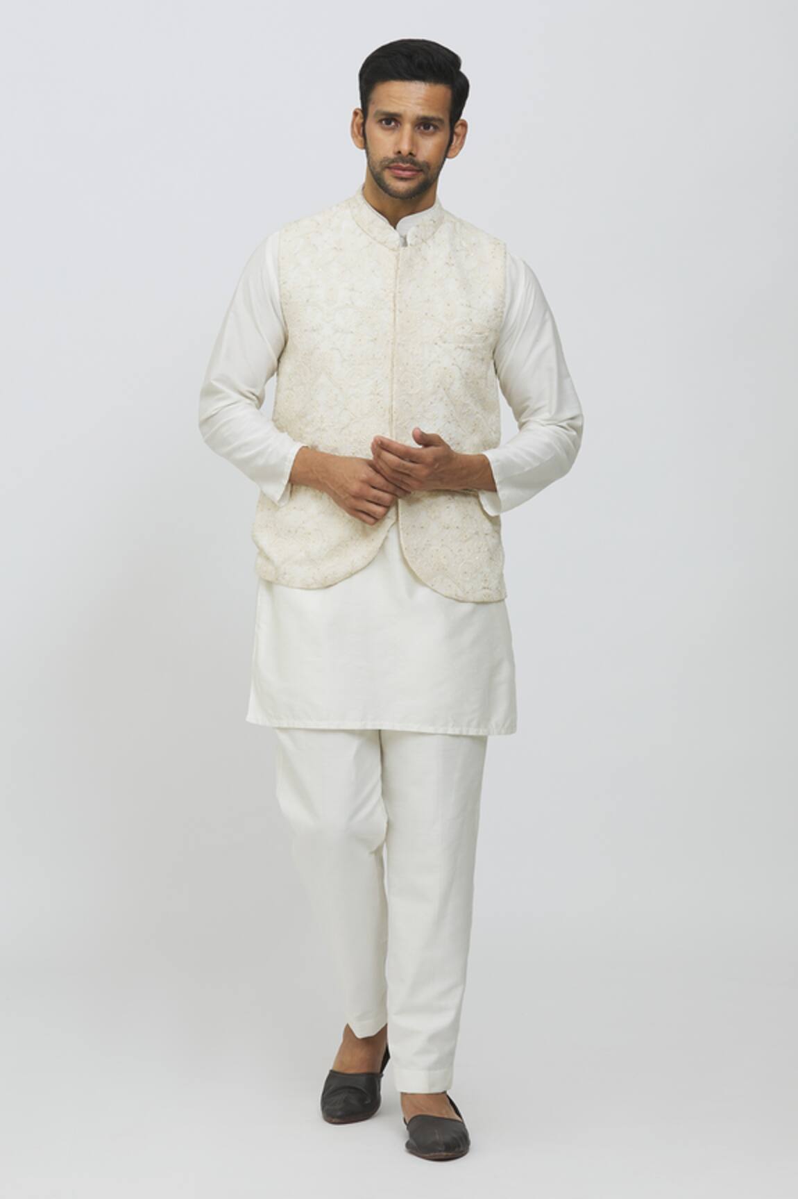 Priti Sahni Thread Embroidered Bundi Jacket With Kurta Set