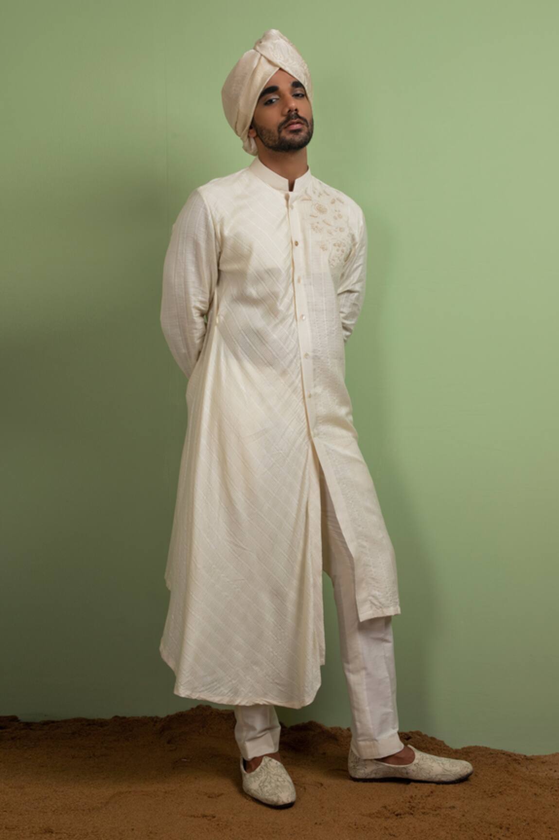 Ankita Shahabadi Idhaya Embroidered Draped Kurta