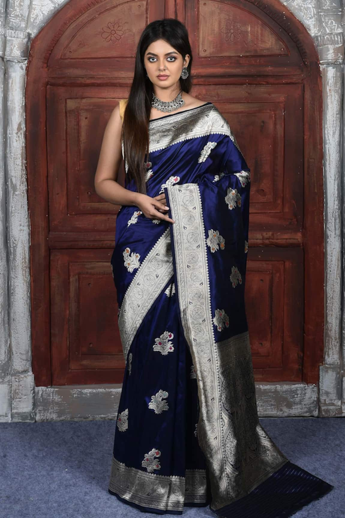 Naaritva India Banarasi Floral Handwoven Saree