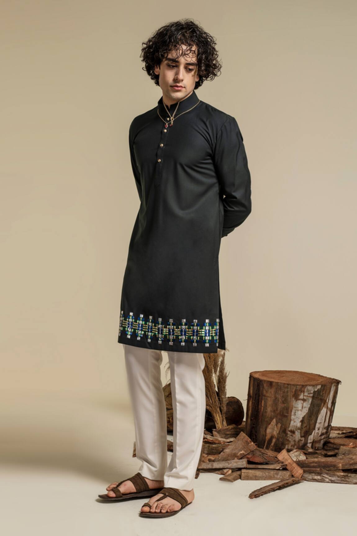 Abkasa Border Embroidered Kurta & Pyjama Set