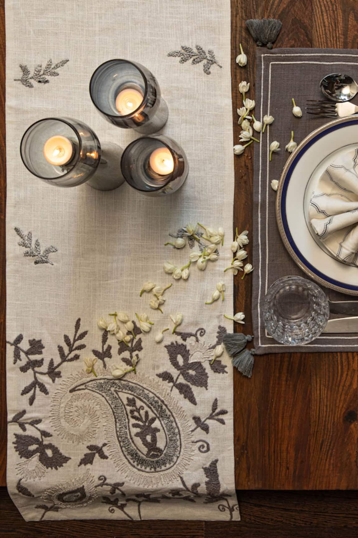 Amoliconcepts Embroidered Table Runner