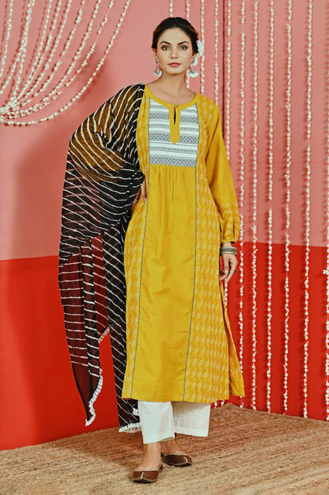 Myaara Woven Geometric Pattern Kurta & Pant Set