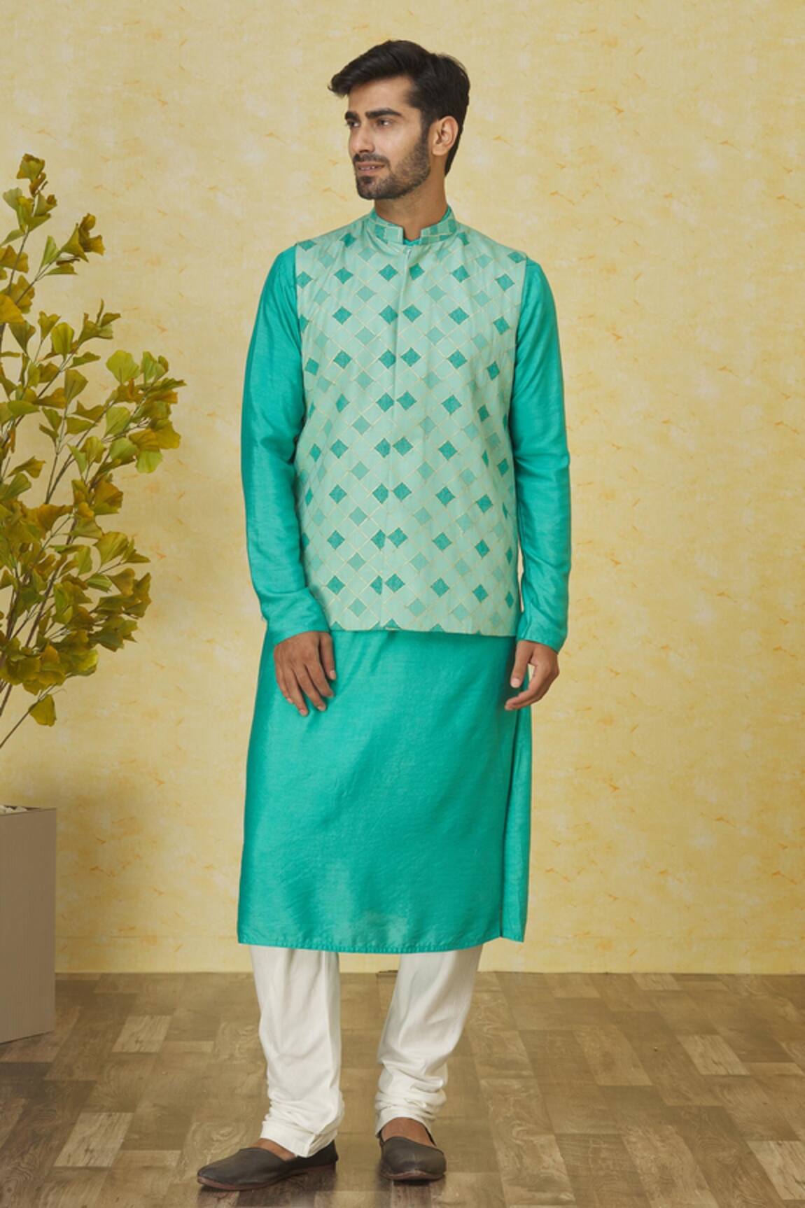 Priyanka Haralalka Checkered Resham Embroidered Bundi Kurta Set