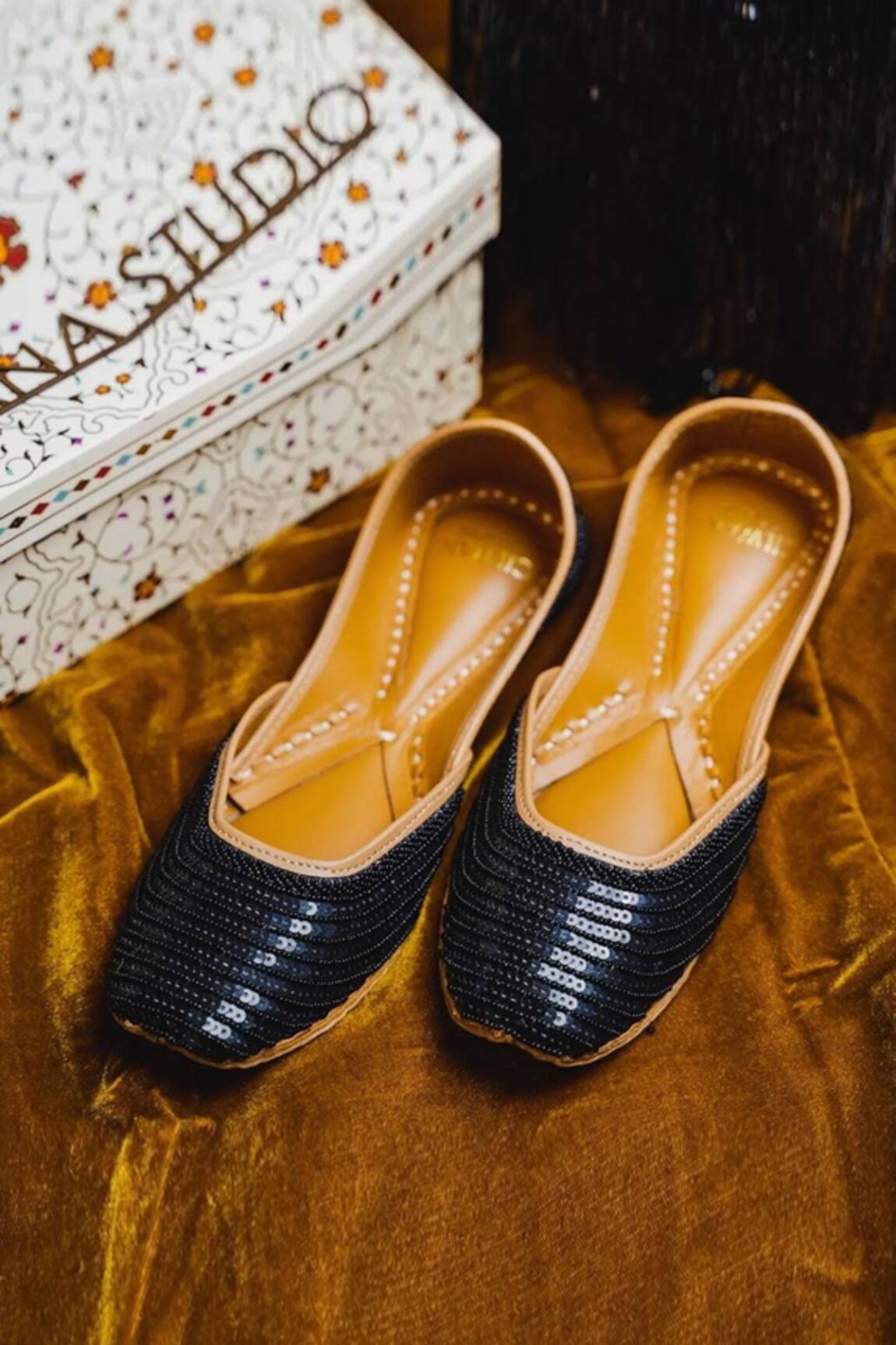 Cilwana Studio Sequin Work Juttis