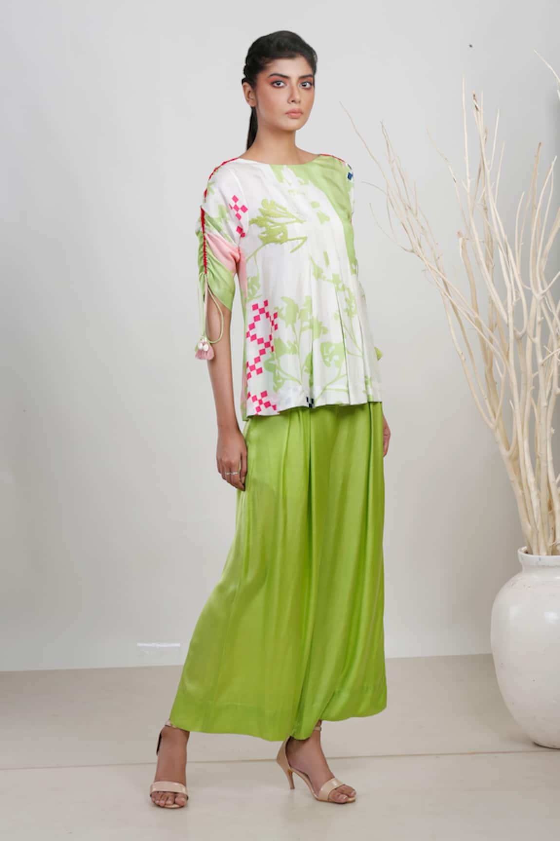 Garo Floral Print Pleated Top & Flared Pant Set 