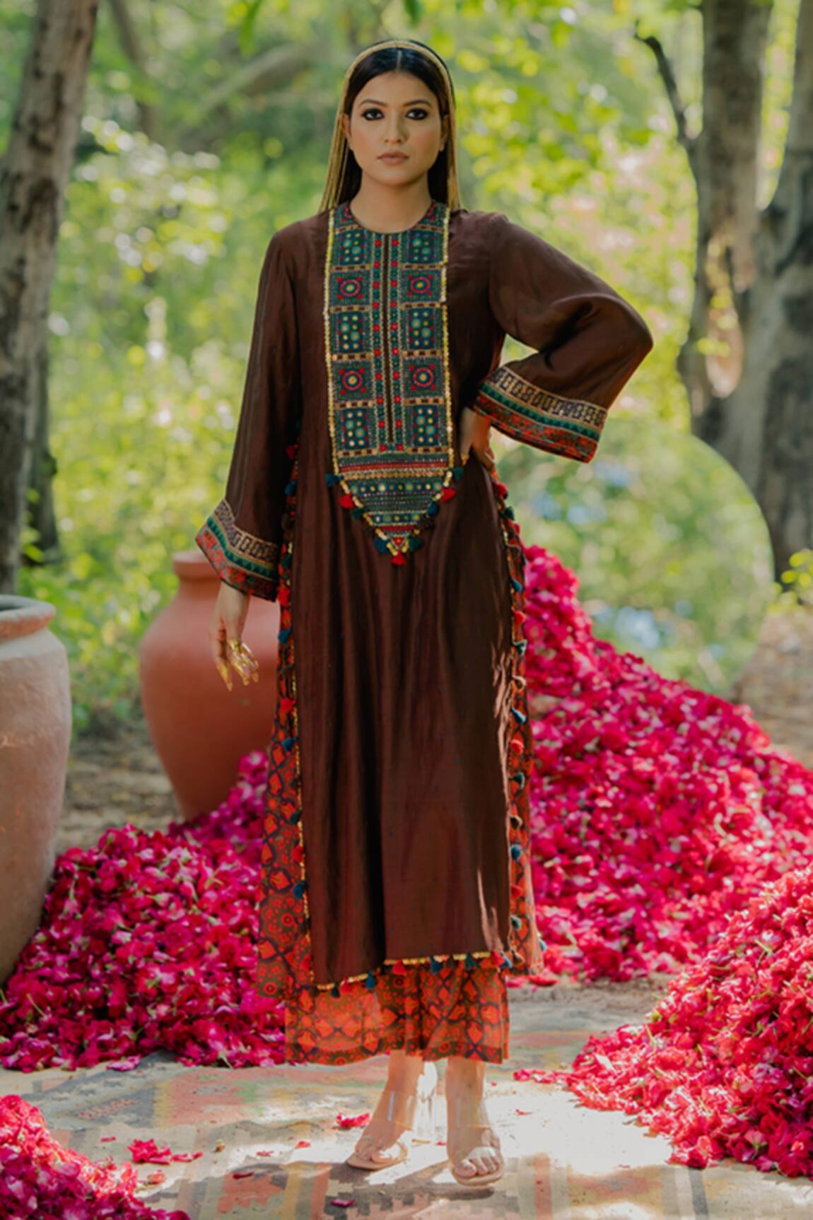 Pooja-Keyur Aari Embroidered Kurta & Pant Set