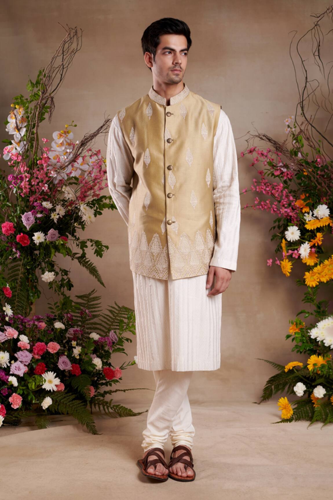 Shasha Gaba Kundan Geometric Embroidered Waist Coat