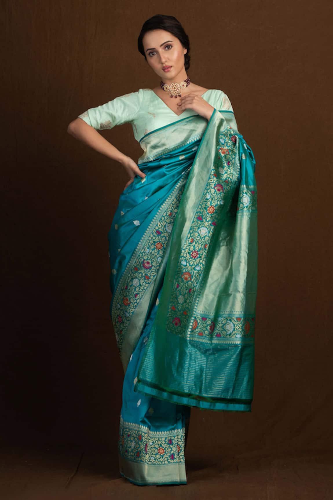 Devissha Katan Silk Handloom Floral Pattern Banarasi Saree