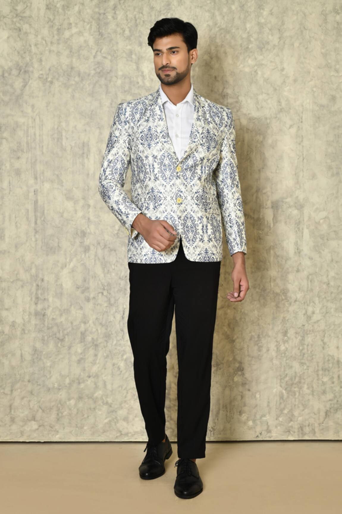 Naintara Bajaj Cotton Linen Abstract Print Blazer