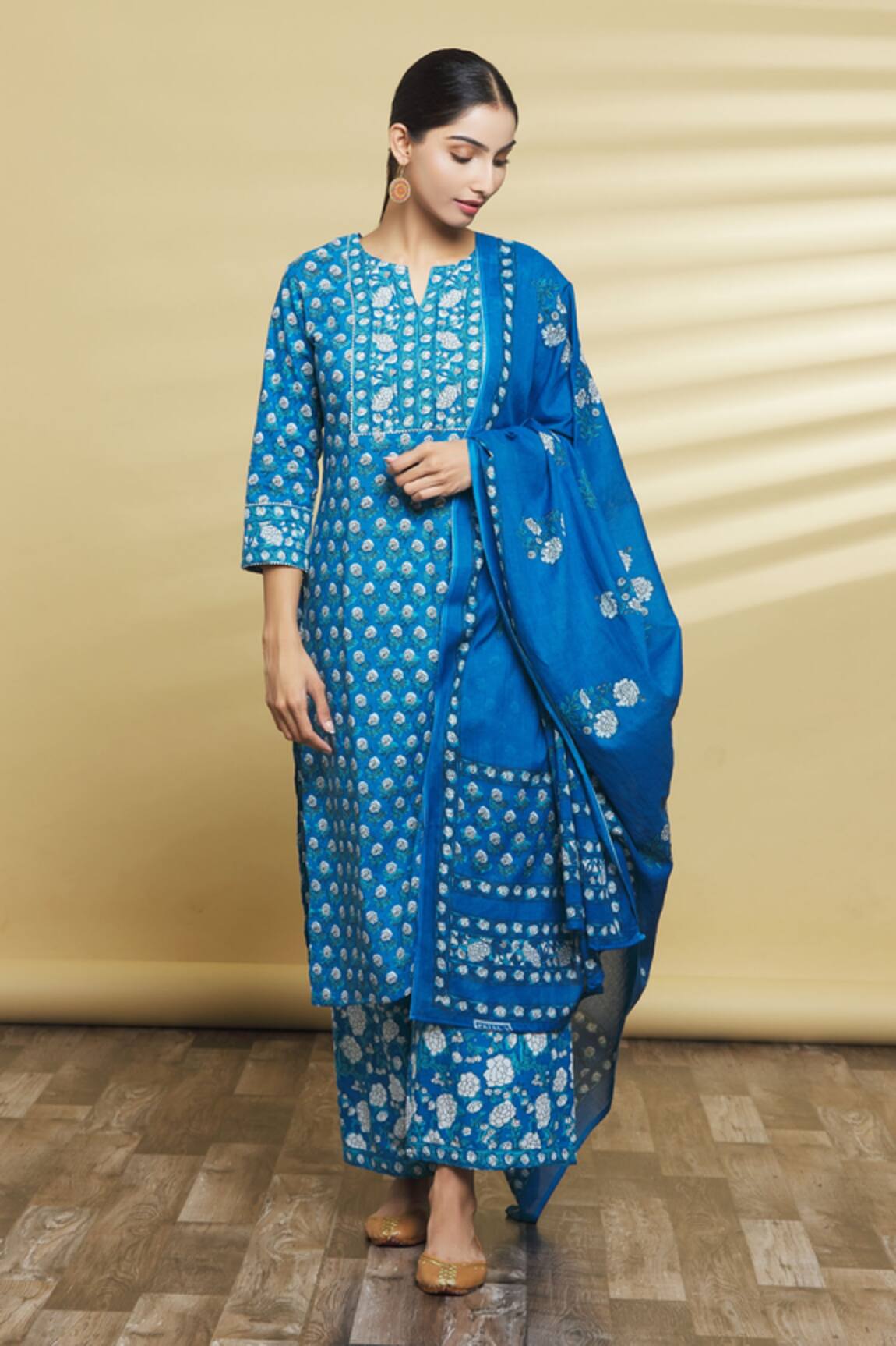 Samyukta Singhania Printed Floral Scatter Kurta Set