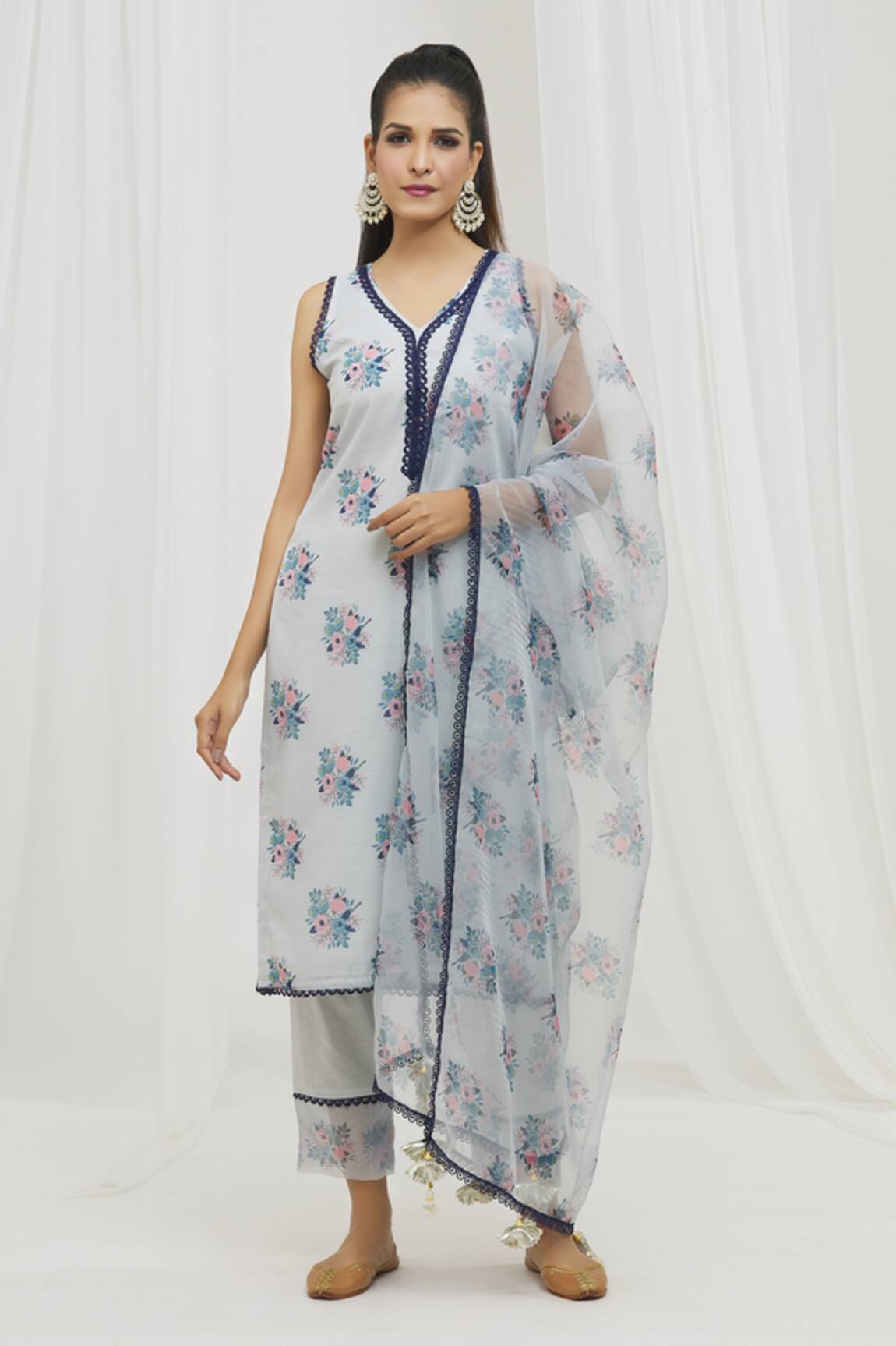 Yuvraani Jaipur Floral Pattern Kurta Set