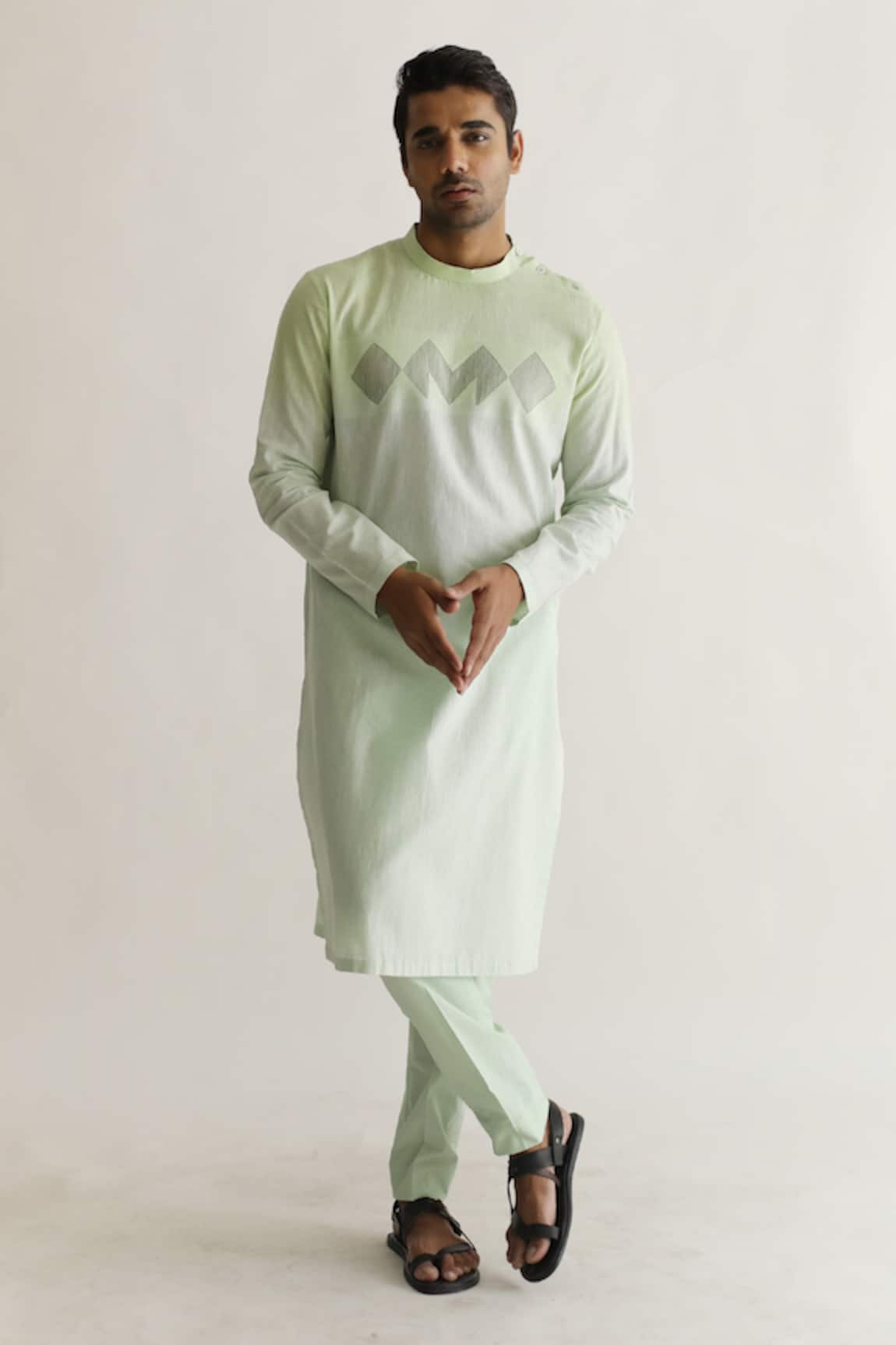 Kaha Berylg Geometric Pintuck Detail Kurta With Pant