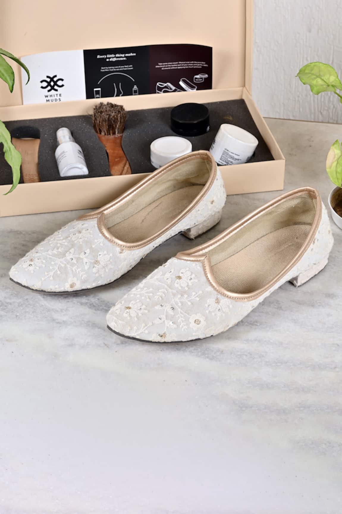 Soniya G Thread Embroidered Pointed Toe Juttis 