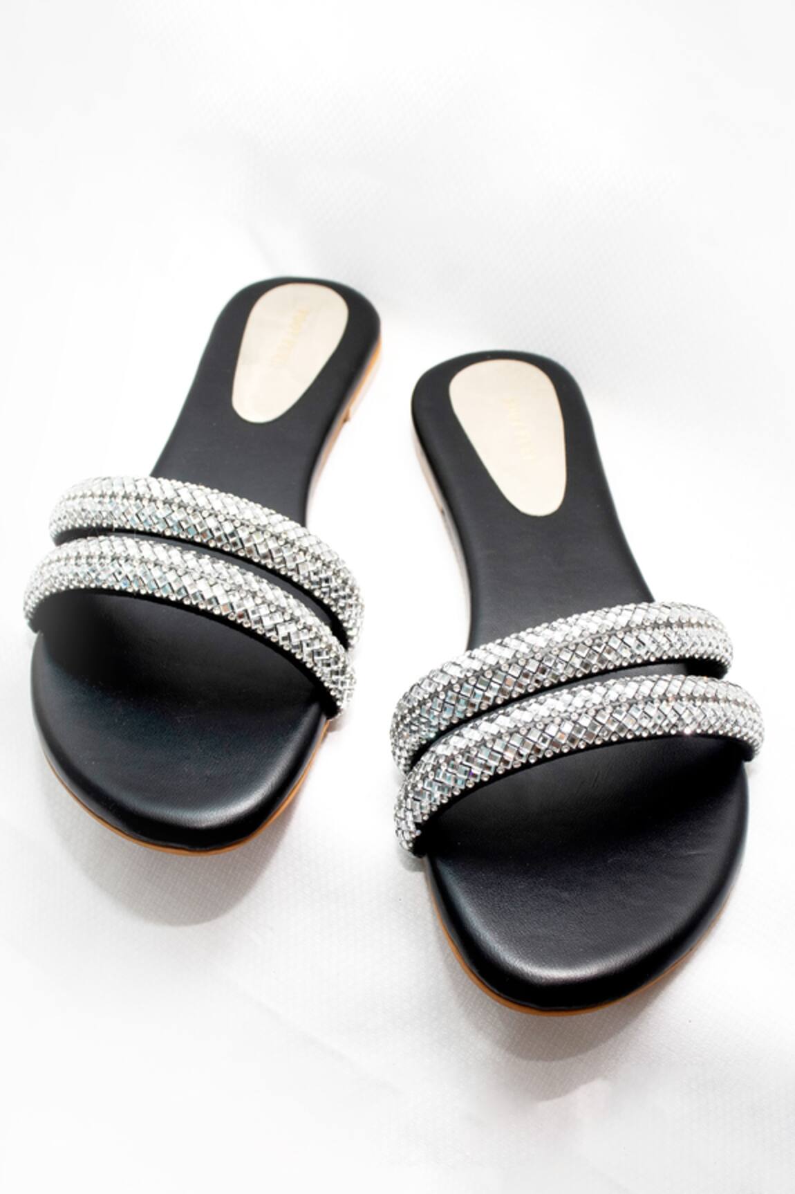 Foot Fuel Frey Stone Embroidered Flats