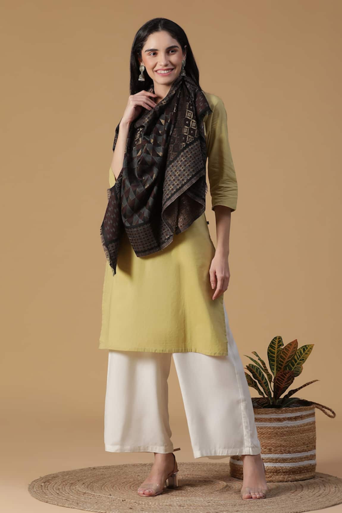 Shingora Floral Jacquard Pattern Stole 