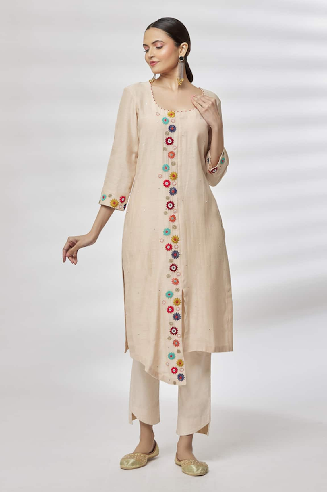 Kasturi Tikmani Floral Pattern Kurta & Pant Set