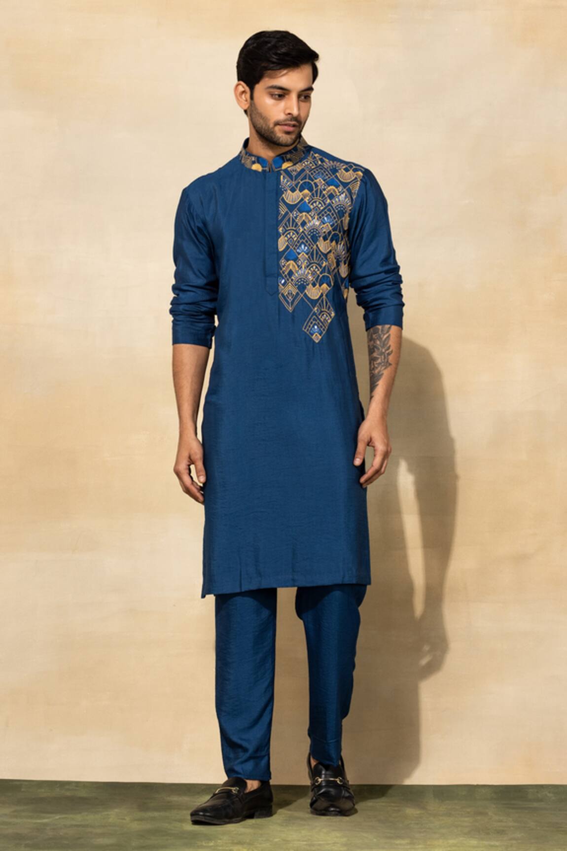 Diyarajvvir Thread Embroidered Kurta Set