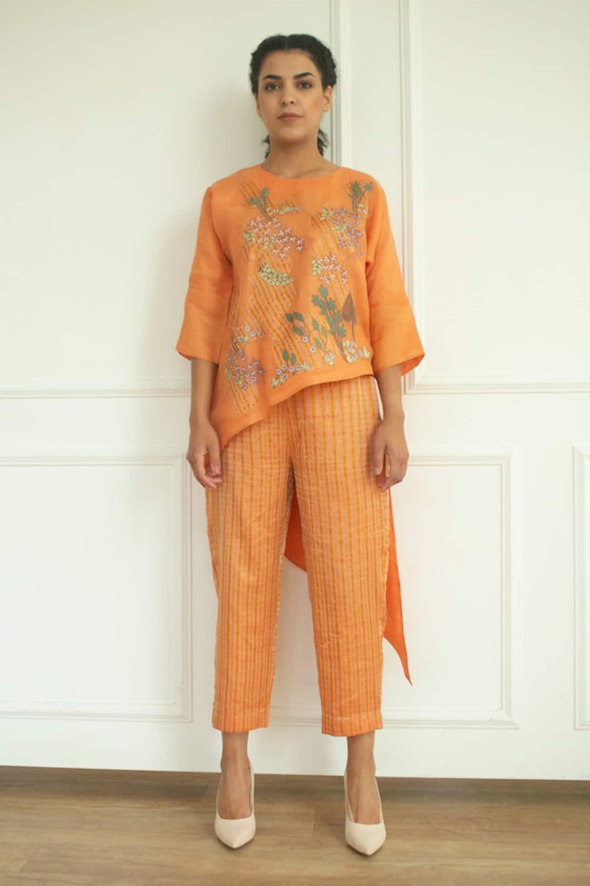 Oja Embroidered Tunic & Pant Set