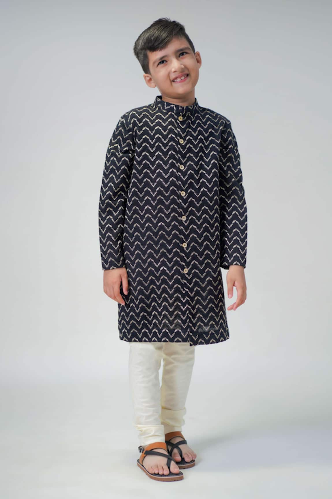 Tiber Taber Chevron Embroidered Kurta With Pyjama